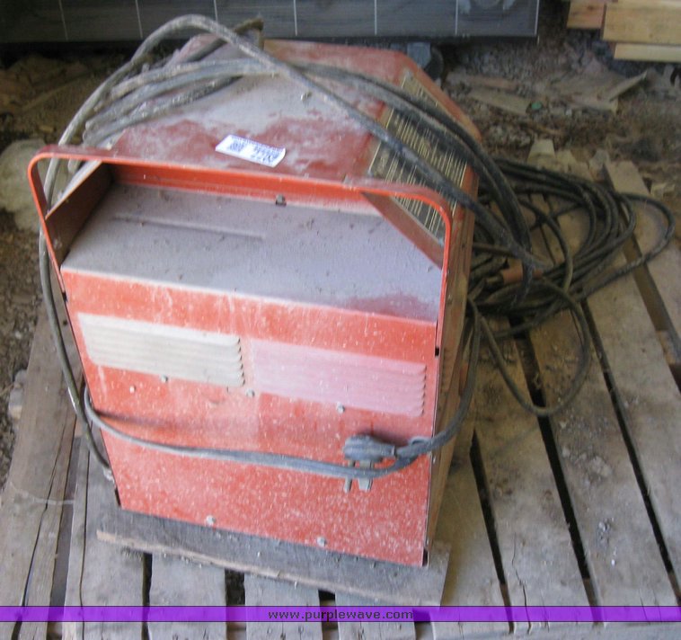 image for item 2077 Lincoln AC/DC arc welder