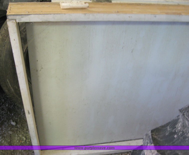 image for item 2083 (3) hollow core doors