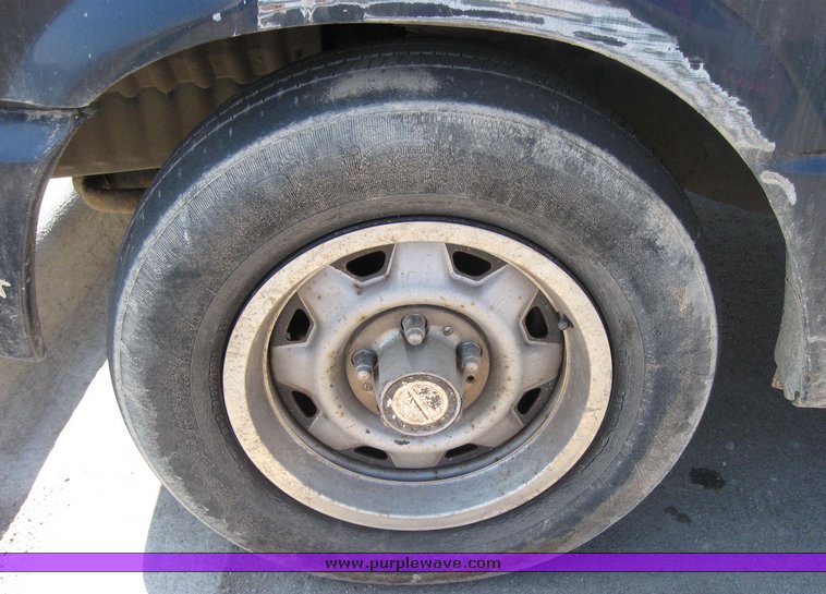 image for item 2090 1990 Ford Aerostar van