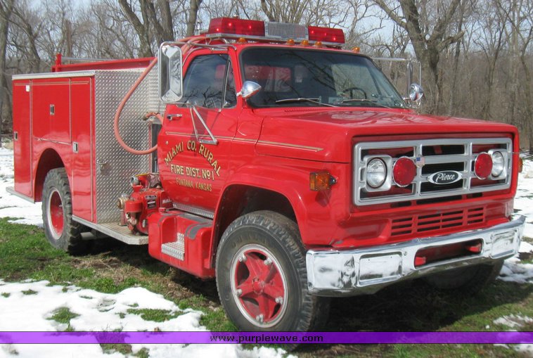 image for item 2097 1983 GMC fire tanker pumper