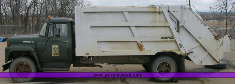 image for item 2124 1977 International Loadster 1600 refuge truck