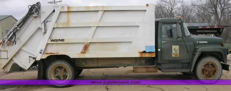 image for item 2124 1977 International Loadster 1600 refuge truck