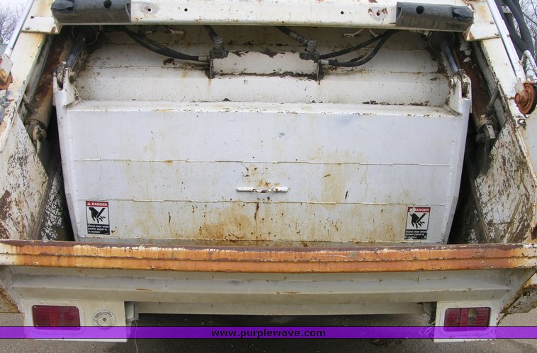 image for item 2124 1977 International Loadster 1600 refuge truck