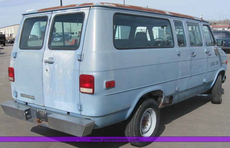 image for item 2137 1986 Chevrolet G30 sport van