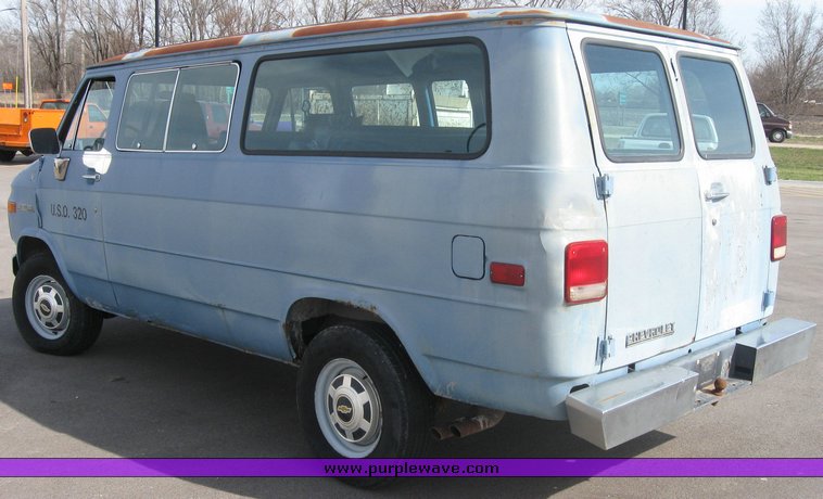image for item 2137 1986 Chevrolet G30 sport van
