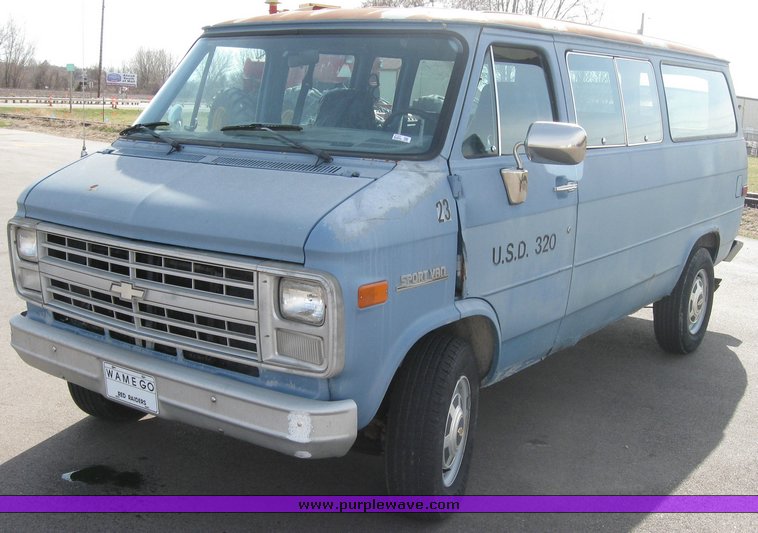 image for item 2137 1986 Chevrolet G30 sport van