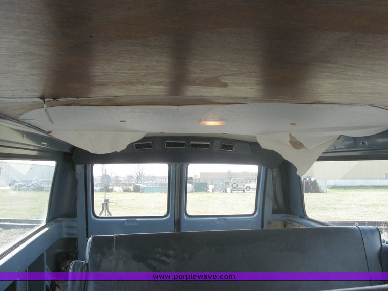 image for item 2137 1986 Chevrolet G30 sport van