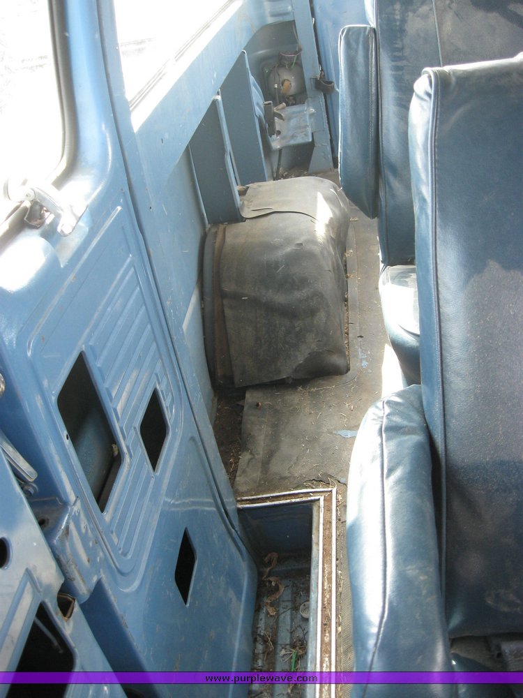 image for item 2137 1986 Chevrolet G30 sport van