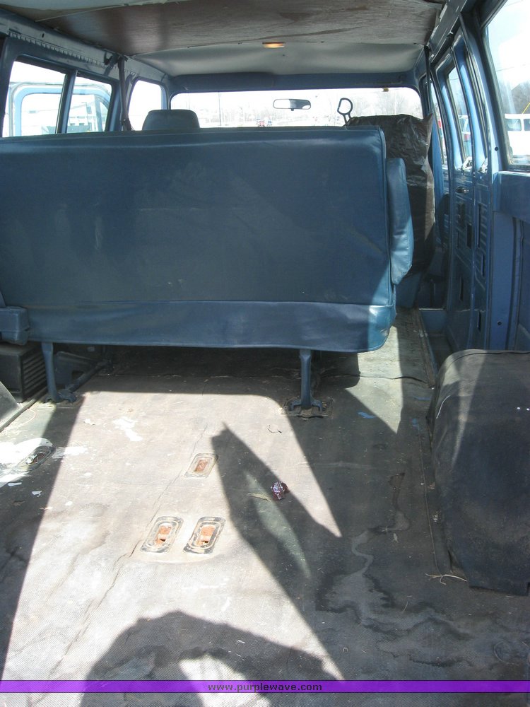 image for item 2137 1986 Chevrolet G30 sport van