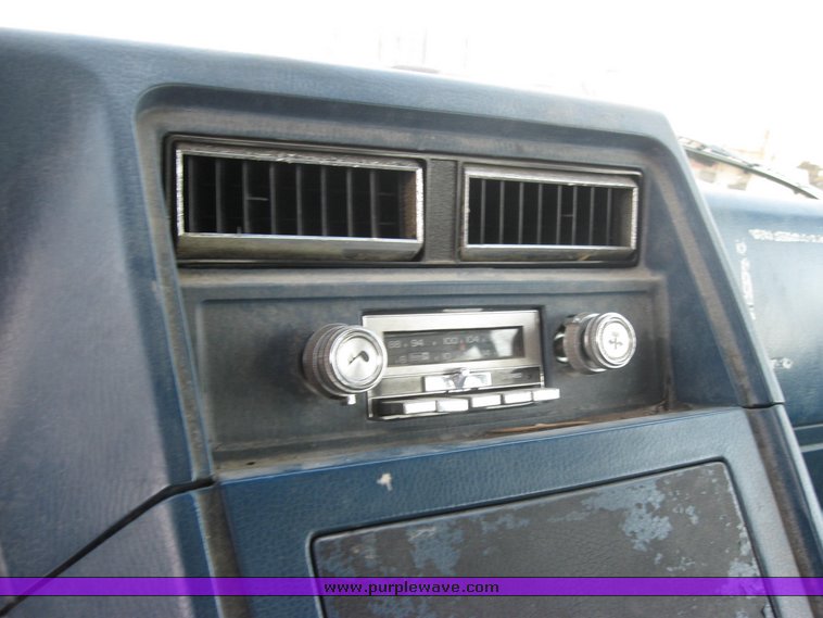 image for item 2137 1986 Chevrolet G30 sport van