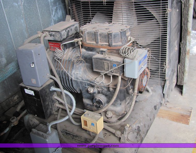 image for item 2940 Walk in freezer