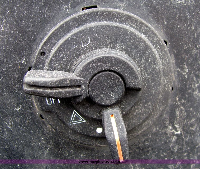 image for item 3111 Ford 3415 tractor