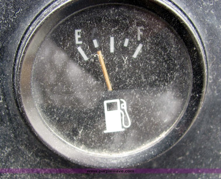 image for item 3111 Ford 3415 tractor