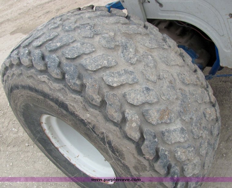 image for item 3111 Ford 3415 tractor