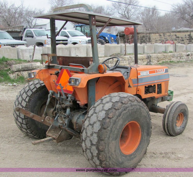 image for item 3112 Kubota L3750 tractor