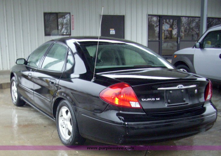 image for item 3181 2002 Ford Taurus SE