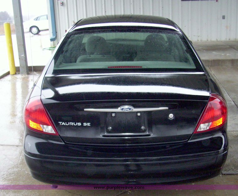 image for item 3181 2002 Ford Taurus SE