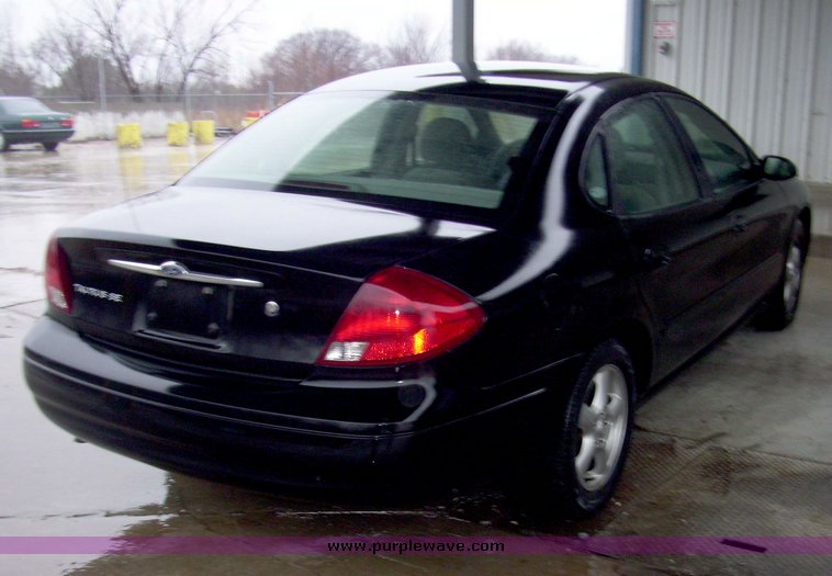 image for item 3181 2002 Ford Taurus SE
