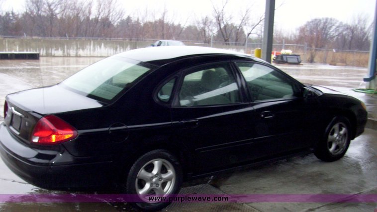 image for item 3181 2002 Ford Taurus SE