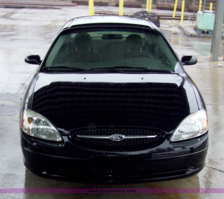 image for item 3181 2002 Ford Taurus SE