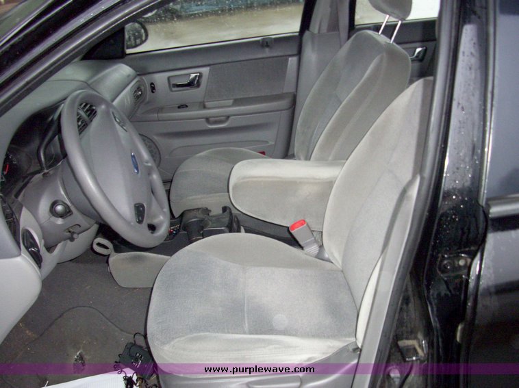 image for item 3181 2002 Ford Taurus SE