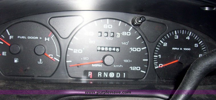 image for item 3181 2002 Ford Taurus SE