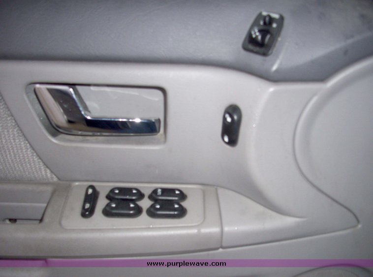 image for item 3181 2002 Ford Taurus SE