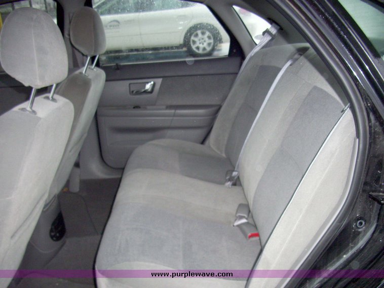 image for item 3181 2002 Ford Taurus SE