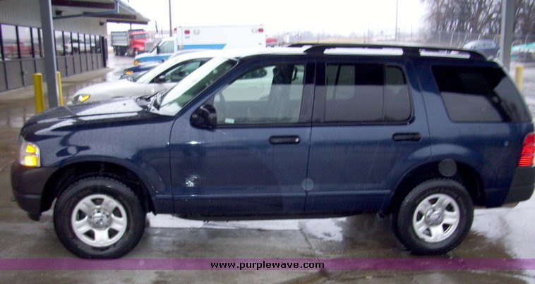 image for item 3182 2003 Ford Explorer
