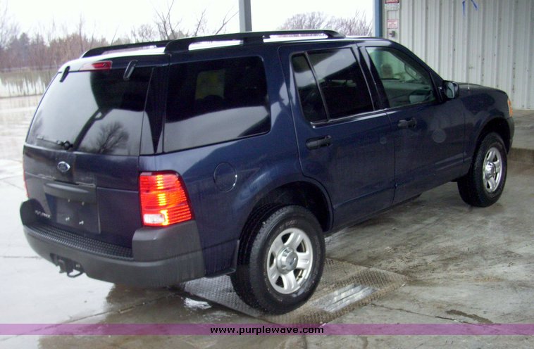 image for item 3182 2003 Ford Explorer