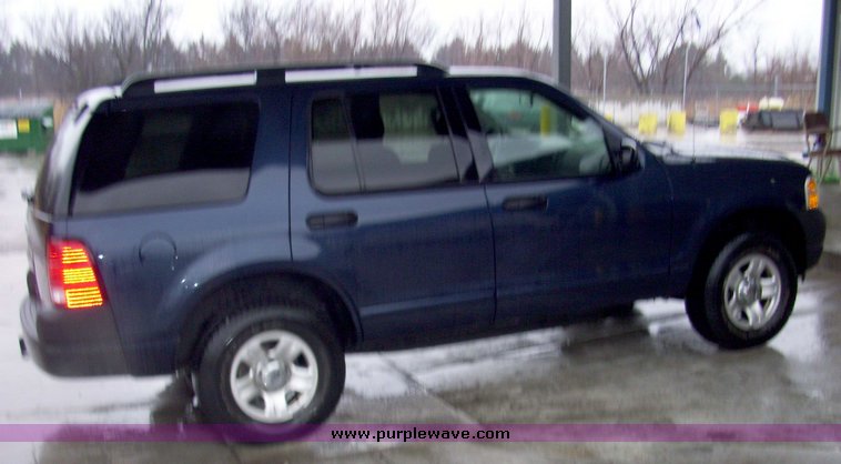 image for item 3182 2003 Ford Explorer