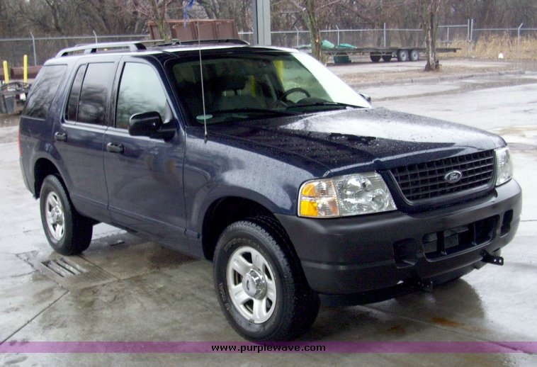 image for item 3182 2003 Ford Explorer