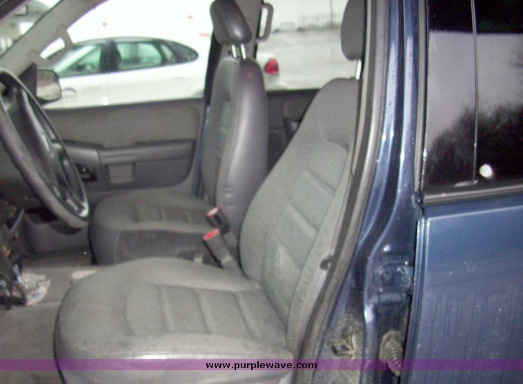 image for item 3182 2003 Ford Explorer