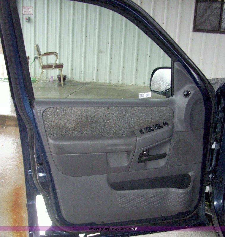 image for item 3182 2003 Ford Explorer