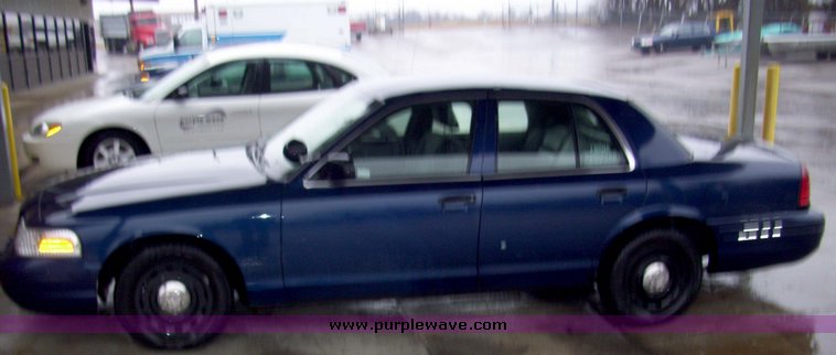 image for item 3183 2005 Ford Crown Victoria Police Interceptor