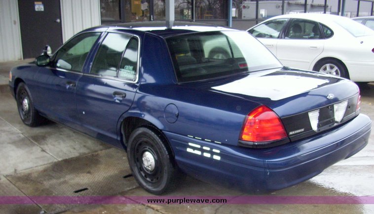 image for item 3183 2005 Ford Crown Victoria Police Interceptor