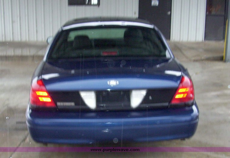 image for item 3183 2005 Ford Crown Victoria Police Interceptor