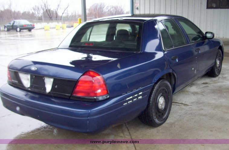 image for item 3183 2005 Ford Crown Victoria Police Interceptor