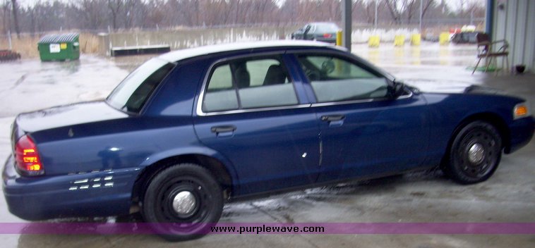 image for item 3183 2005 Ford Crown Victoria Police Interceptor