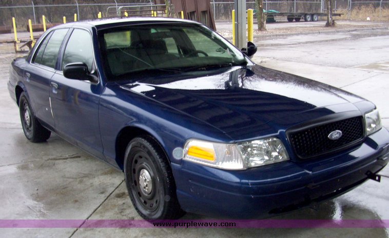 image for item 3183 2005 Ford Crown Victoria Police Interceptor