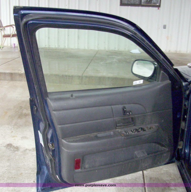 image for item 3183 2005 Ford Crown Victoria Police Interceptor