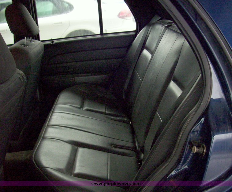 image for item 3183 2005 Ford Crown Victoria Police Interceptor