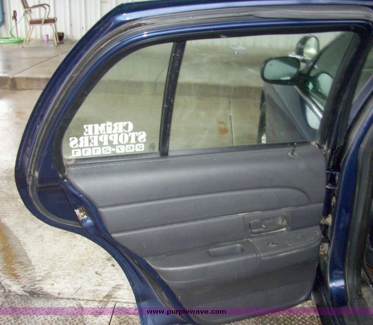 image for item 3183 2005 Ford Crown Victoria Police Interceptor