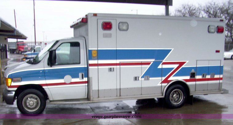 image for item 3184 2006 Ford E450 Super Duty ambulance