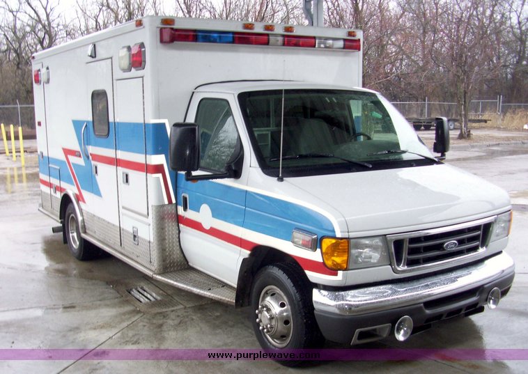 image for item 3184 2006 Ford E450 Super Duty ambulance