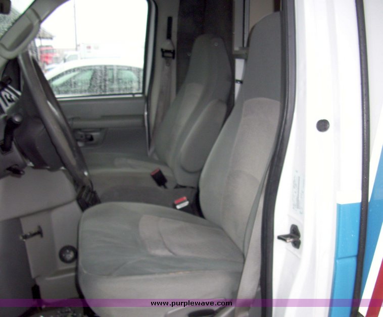 image for item 3184 2006 Ford E450 Super Duty ambulance