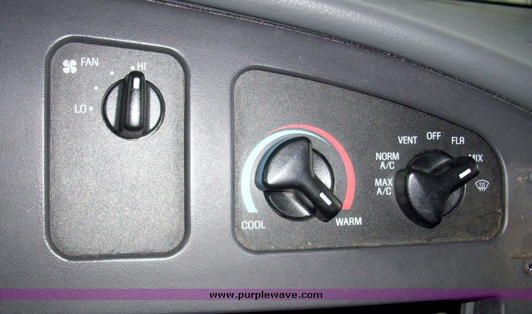 image for item 3184 2006 Ford E450 Super Duty ambulance