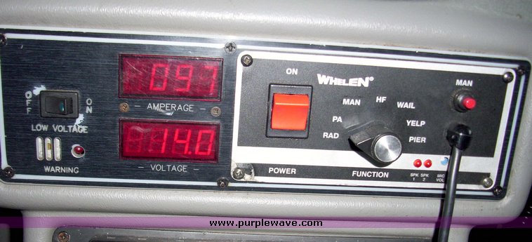 image for item 3184 2006 Ford E450 Super Duty ambulance