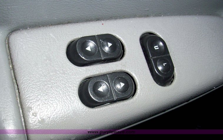 image for item 3184 2006 Ford E450 Super Duty ambulance