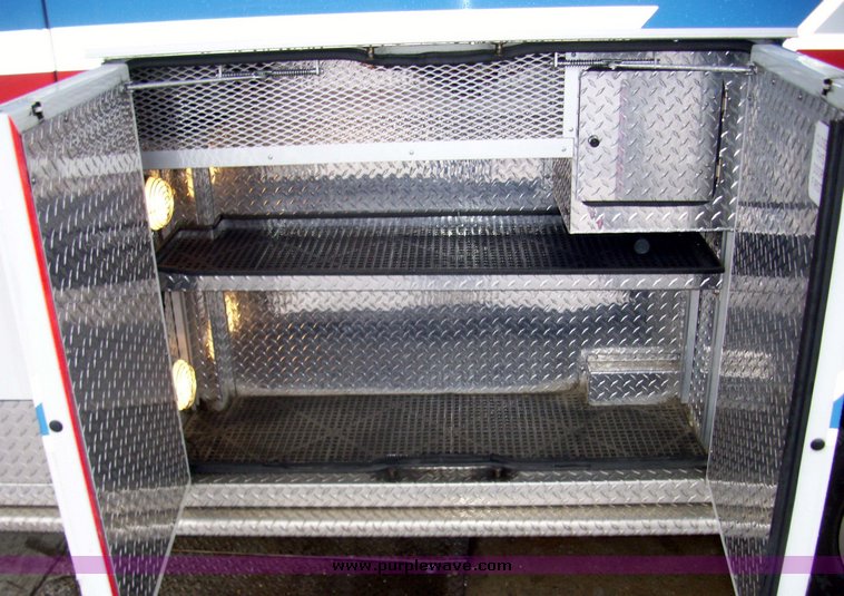 image for item 3184 2006 Ford E450 Super Duty ambulance